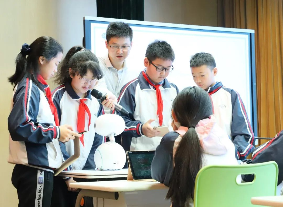 敢于担当，大胆创新 探索未来教育的“中国方案”