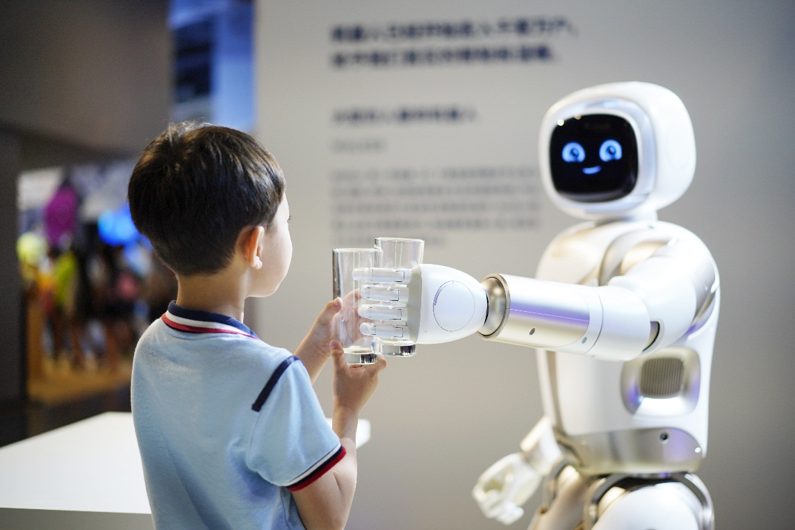 智能技术如何推进教育变革——第八十三届中国教育装备展示会观察